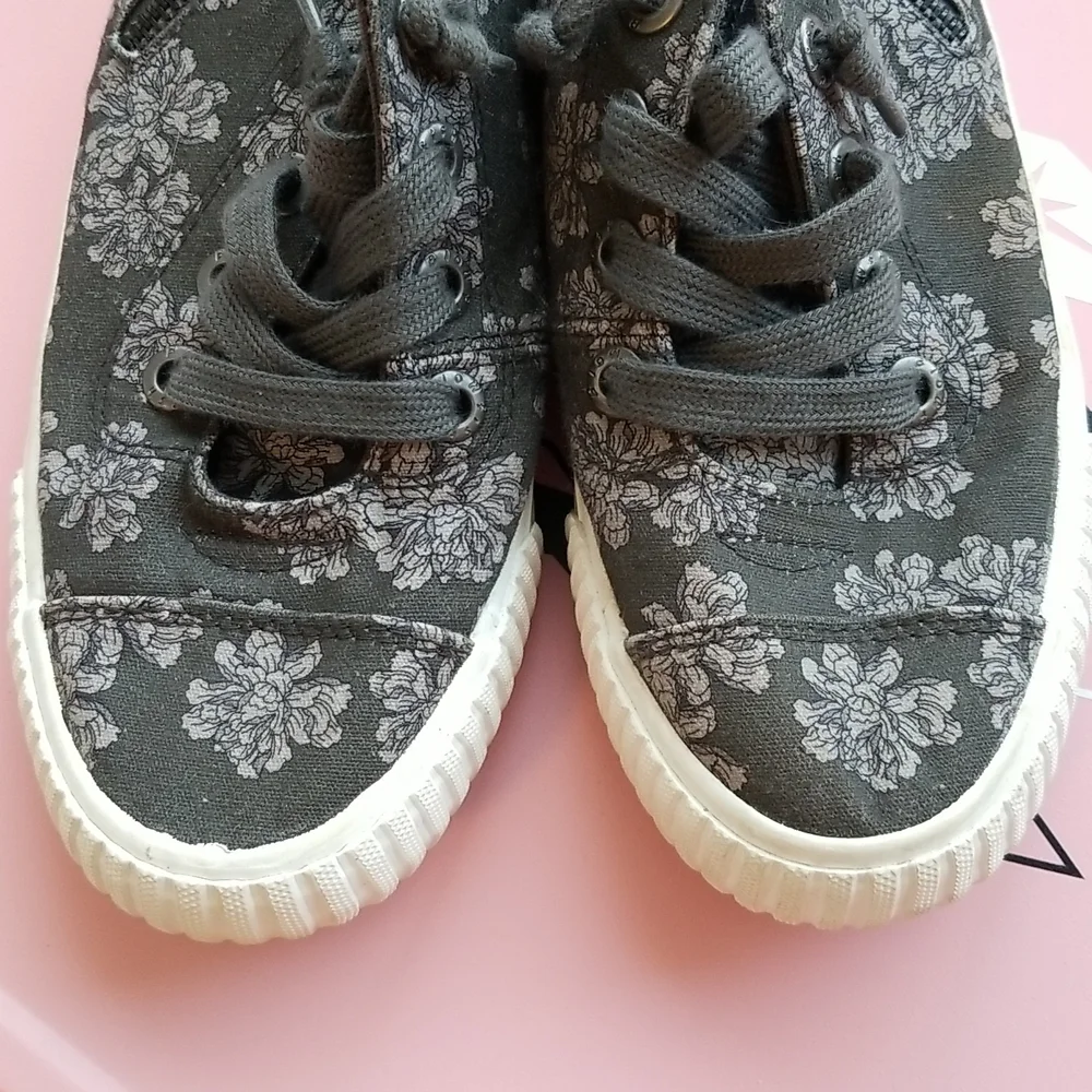 BLOWFISH Mod Floral Slip On Sneaker 6.5 Grey - Picture 2 of 9